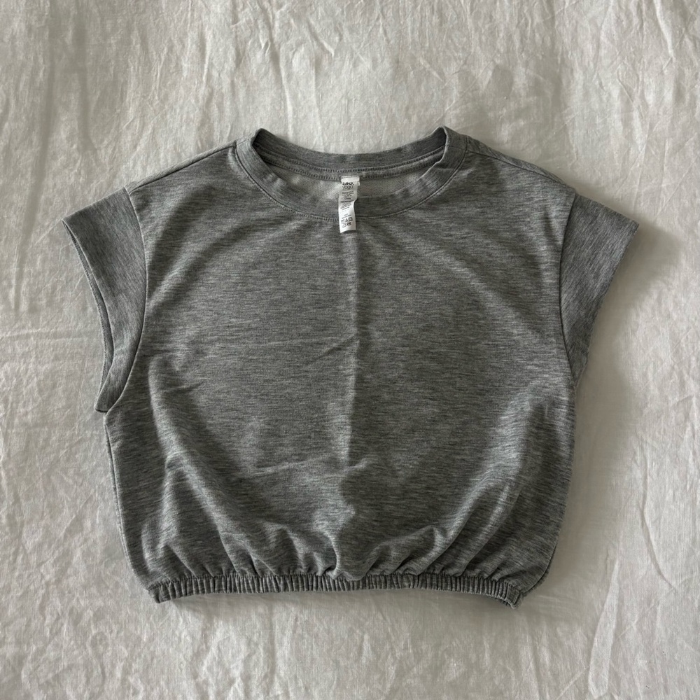 Alo Yoga grey cropped workout top